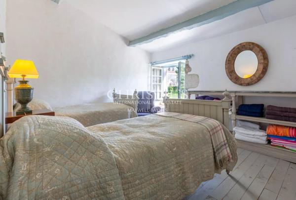 Charmant manoir en pierre avec 5 chambres à 30 minutes de Saint Emilion