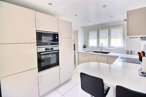 NESTENN#VENISSIEUX #SECTEUR PLATEAU#T3#70M²#BALCON#COMMERCES#TRAMWAY#BUS#