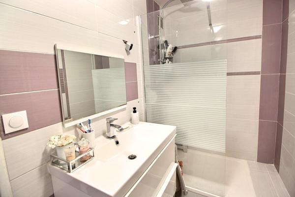 NESTENN#VENISSIEUX #SECTEUR PLATEAU#T3#70M²#BALCON#COMMERCES#TRAMWAY#BUS#