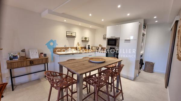 Maison de village
                                                                                                                                                                                                                                                                                                                        3 pièce(s)                                                                                                                                                                                                          2 chambre(s)                                                                                                                                                                                                          64  m²