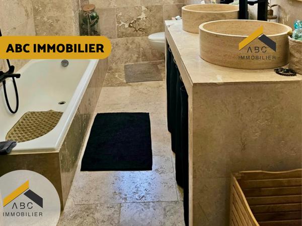 Jonquières (84150) CORPS DE FERME RÉNOVÉ - 190 m2 - 5 CHAMBRES - HANGAR DE 190 m2