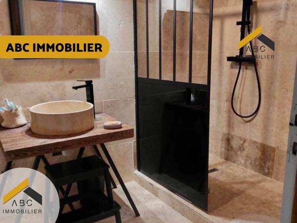 Jonquières (84150) CORPS DE FERME RÉNOVÉ - 190 m2 - 5 CHAMBRES - HANGAR DE 190 m2