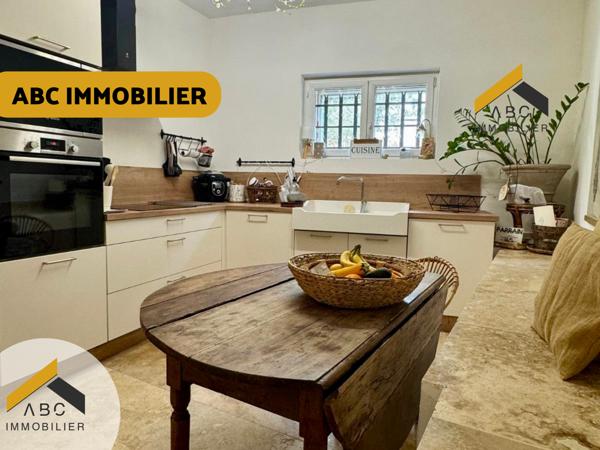 Jonquières (84150) CORPS DE FERME RÉNOVÉ - 190 m2 - 5 CHAMBRES - HANGAR DE 190 m2