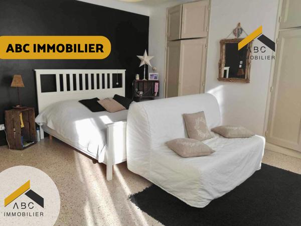 Jonquières (84150) CORPS DE FERME RÉNOVÉ - 190 m2 - 5 CHAMBRES - HANGAR DE 190 m2