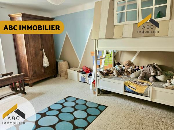 Jonquières (84150) CORPS DE FERME RÉNOVÉ - 190 m2 - 5 CHAMBRES - HANGAR DE 190 m2