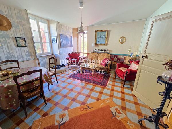 Maison à Sainte-Suzanne-et-Chammes, 53270 - 5 pièces 157m²