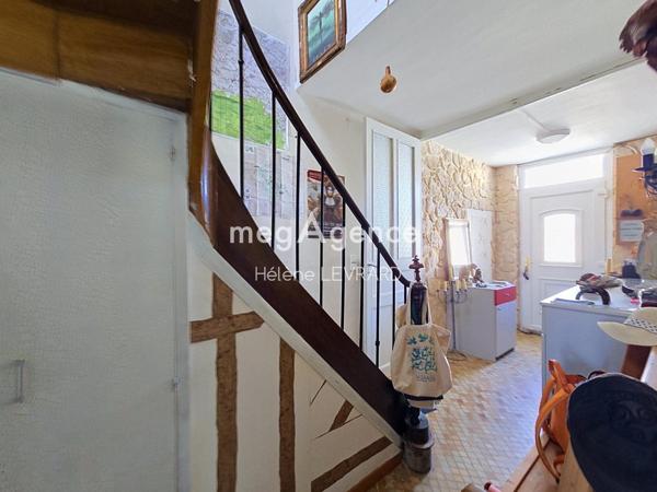 Maison à Sainte-Suzanne-et-Chammes, 53270 - 5 pièces 157m²
