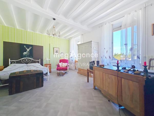 Maison à Sainte-Suzanne-et-Chammes, 53270 - 5 pièces 157m²