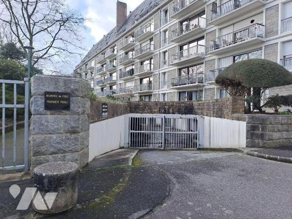 A VENDRE, QUIMPER Centre Ville, GARAGE fermé de 15 m² situé dans la Résidence de l'Odet (accès ...
