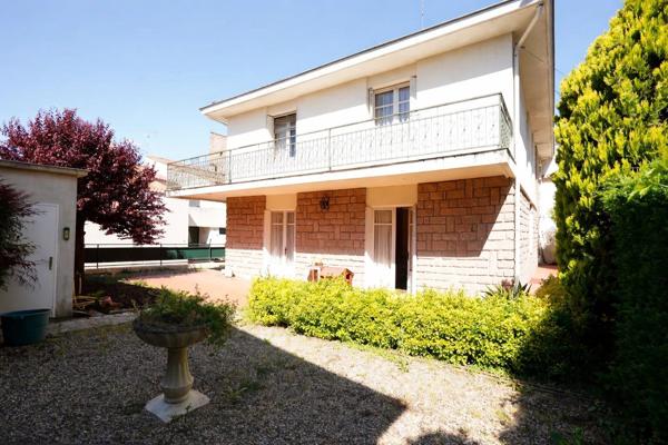 Vente                                                      Maison
                        
                     8 pièces                      206 m2                     à Marmande