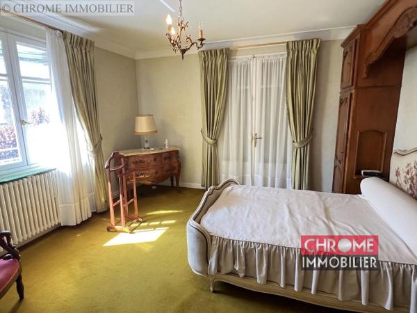 Vente                                                      Maison
                        
                     8 pièces                      206 m2                     à Marmande