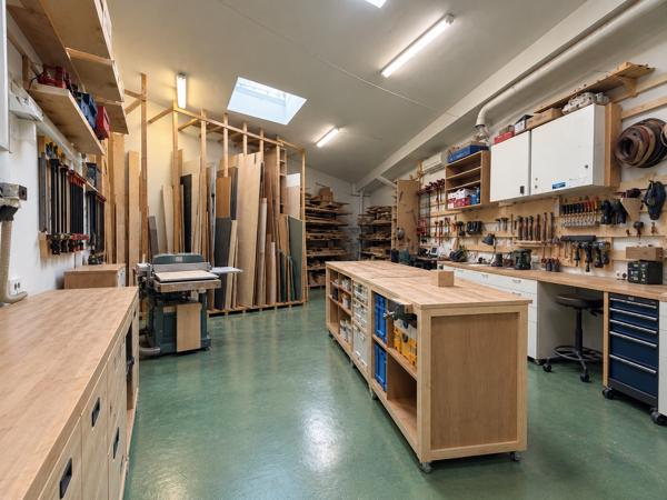 Fonds De Commerce
        
        - 174 m² Exclusivité 120 000 €*