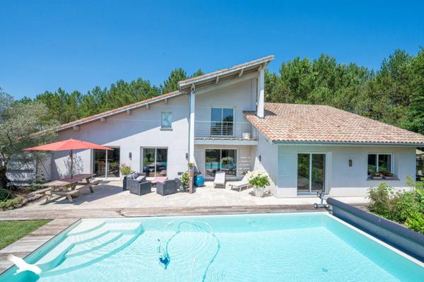 Maison à vendre |  Saint-Julien-en-Born |  6 pièces | 240 m²