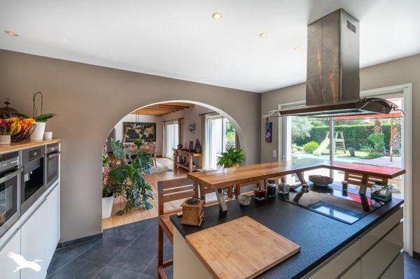 Maison à vendre |  Saint-Julien-en-Born |  6 pièces | 240 m²