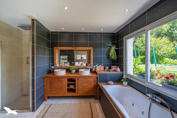 Maison à vendre |  Saint-Julien-en-Born |  6 pièces | 240 m²