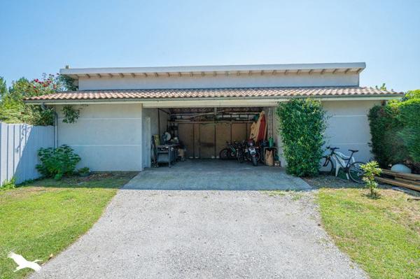 Maison à vendre |  Saint-Julien-en-Born |  6 pièces | 240 m²