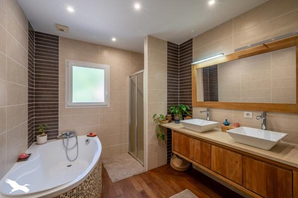 Maison à vendre |  Saint-Julien-en-Born |  6 pièces | 240 m²