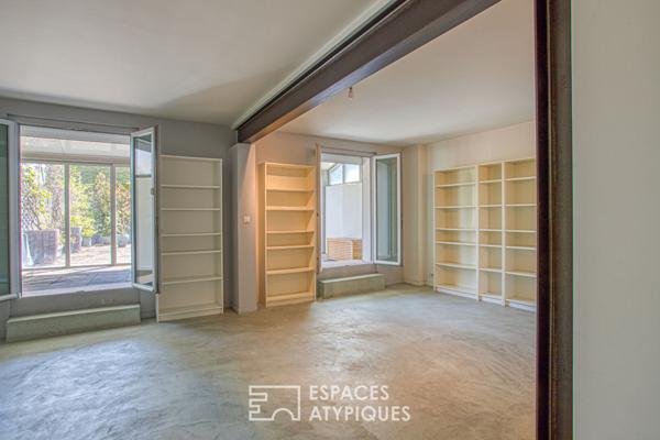 Maison aux touches industrielles avec ses deux terrasses et son garage