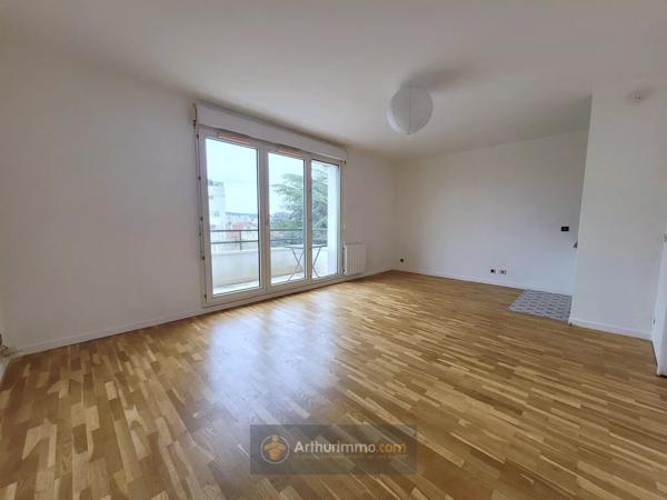 Location                                                      Appartement
                        
                     1 pièces                      28 m2                     à Eaubonne