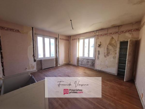 Maison de 212 m2 A VENDRE Les Herbiers Centre Ville - 4 Chambres et un bureau sur un terrain de 1150 m2