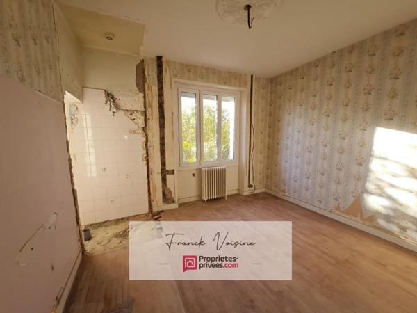 Maison de 212 m2 A VENDRE Les Herbiers Centre Ville - 4 Chambres et un bureau sur un terrain de 1150 m2