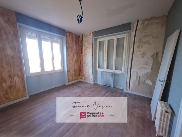Maison de 212 m2 A VENDRE Les Herbiers Centre Ville - 4 Chambres et un bureau sur un terrain de 1150 m2