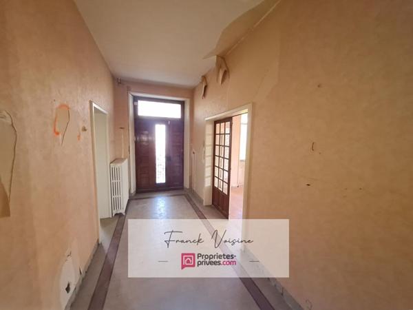 Maison de 212 m2 A VENDRE Les Herbiers Centre Ville - 4 Chambres et un bureau sur un terrain de 1150 m2
