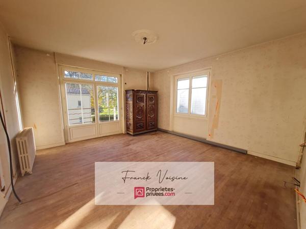 Maison de 212 m2 A VENDRE Les Herbiers Centre Ville - 4 Chambres et un bureau sur un terrain de 1150 m2