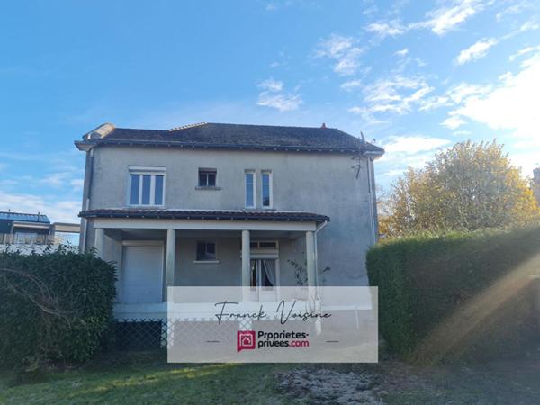 Maison de 212 m2 A VENDRE Les Herbiers Centre Ville - 4 Chambres et un bureau sur un terrain de 1150 m2