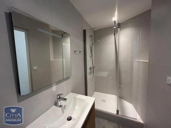 Appartement à louer 2 pièces 55.9m²