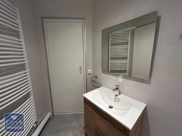 Appartement à louer 2 pièces 55.9m²