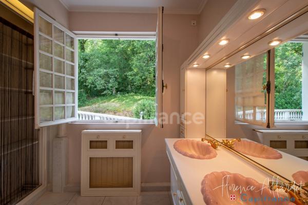 Propriété de Prestige avec Vue Imprenable sur le Lac du Bourget