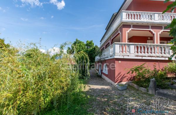 Propriété de Prestige avec Vue Imprenable sur le Lac du Bourget