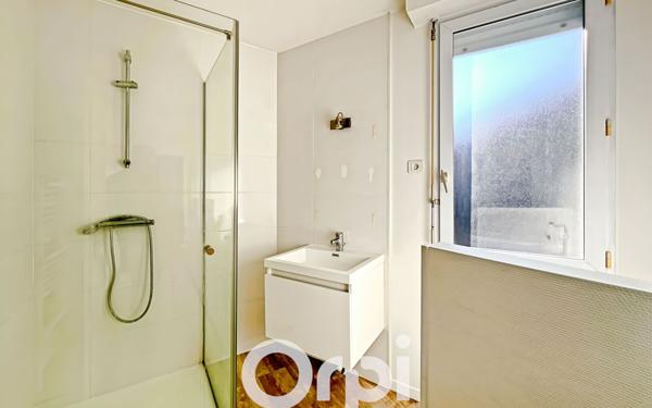 Immeuble à vendre    2 pièces •  La Roche-sur-Yon