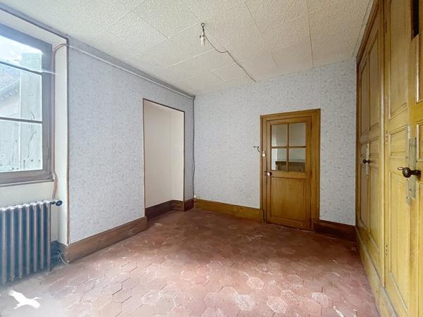 Maison à vendre 45 000 € Saint-Amand-Montrond 3 p 116 m² DPE F
