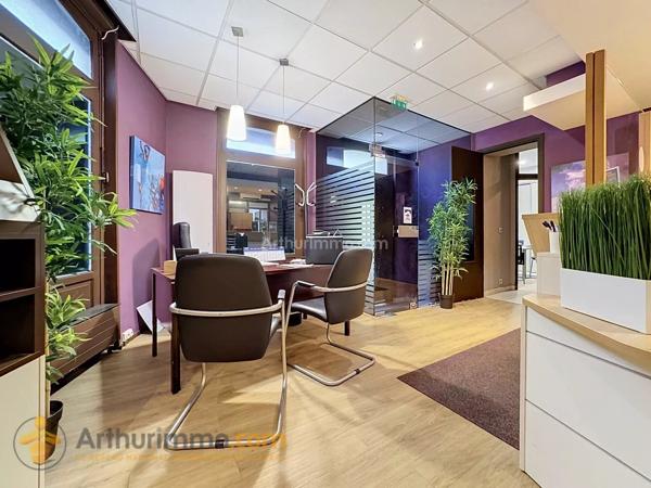 Vente                                                      Local commercial
                        
                     6 pièces                      149 m2                     à Reims