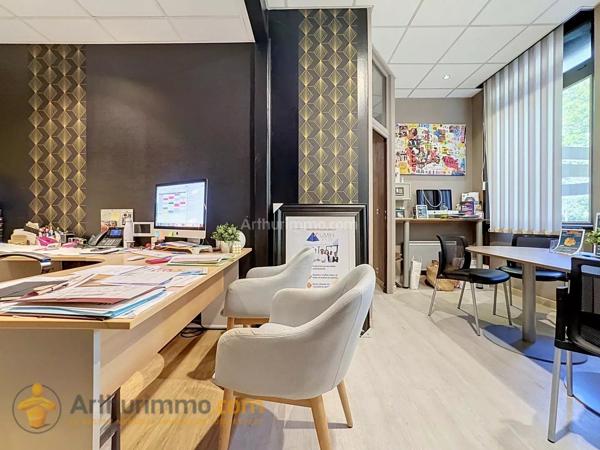 Vente                                                      Local commercial
                        
                     6 pièces                      149 m2                     à Reims