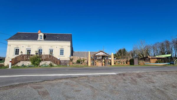 Maison Saint Martin De La Place 6 pièce(s) 170 m2 et local de 300m²