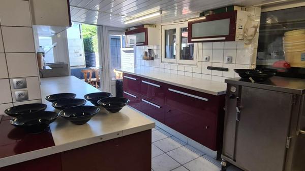 Maison Saint Martin De La Place 6 pièce(s) 170 m2 et local de 300m²