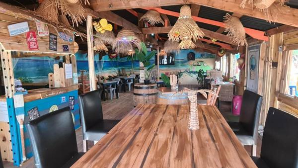 Maison Saint Martin De La Place 6 pièce(s) 170 m2 et local de 300m²