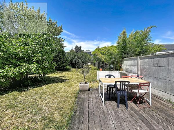 MAISON DE VILLE - ORLEANS - VAUQUOIS - 4 pièces - 100m² - PARQUET/CHEMINEE - JARDIN CLOS - STATIONNEMENT PRIVATIF