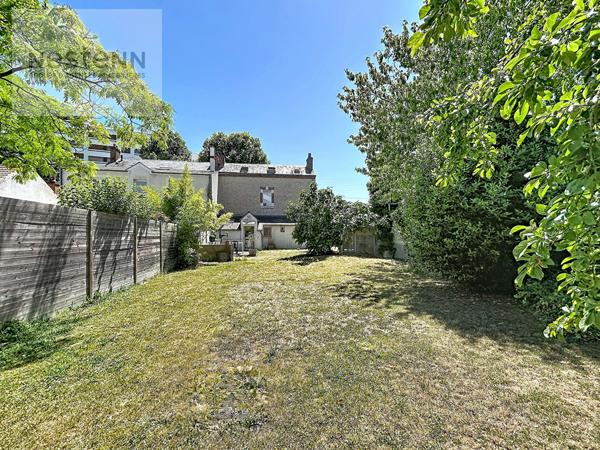 MAISON DE VILLE - ORLEANS - VAUQUOIS - 4 pièces - 100m² - PARQUET/CHEMINEE - JARDIN CLOS - STATIONNEMENT PRIVATIF