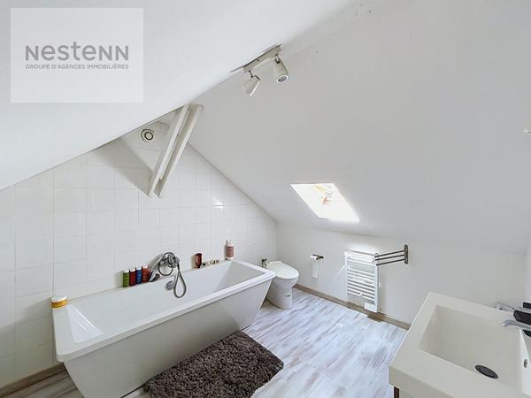 MAISON DE VILLE - ORLEANS - VAUQUOIS - 4 pièces - 100m² - PARQUET/CHEMINEE - JARDIN CLOS - STATIONNEMENT PRIVATIF