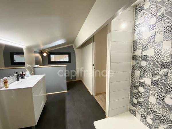 Domaine de Caractère d'environ 420 m2 avec possibilité d’activité de chambres d’hôtes et de gîtes ou potentiel familial !