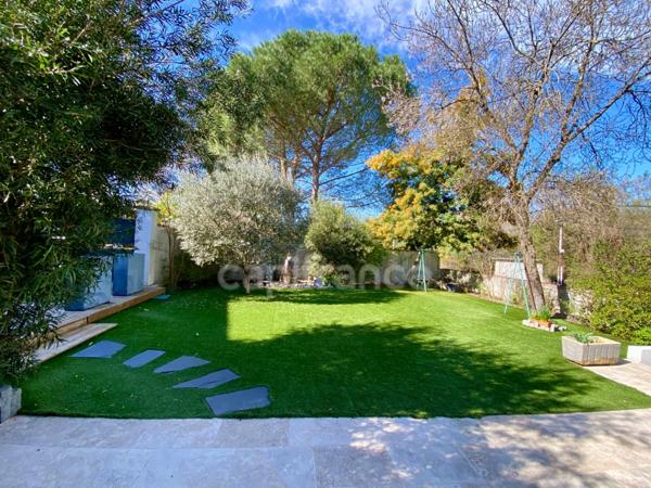 Domaine de Caractère d'environ 420 m2 avec possibilité d’activité de chambres d’hôtes et de gîtes ou potentiel familial !