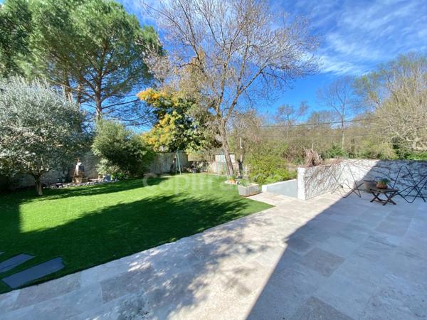 Domaine de Caractère d'environ 420 m2 avec possibilité d’activité de chambres d’hôtes et de gîtes ou potentiel familial !