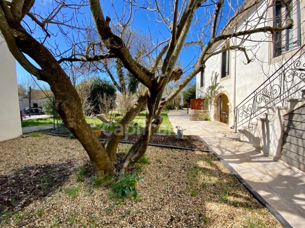 Domaine de Caractère d'environ 420 m2 avec possibilité d’activité de chambres d’hôtes et de gîtes ou potentiel familial !