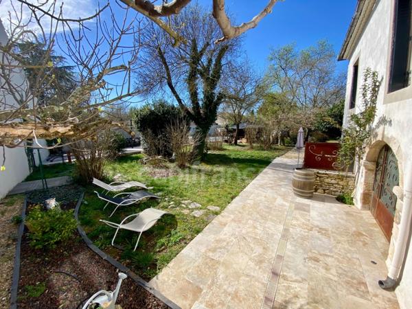 Domaine de Caractère d'environ 420 m2 avec possibilité d’activité de chambres d’hôtes et de gîtes ou potentiel familial !