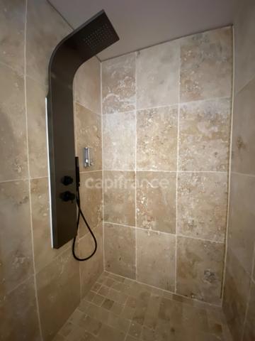 Domaine de Caractère d'environ 420 m2 avec possibilité d’activité de chambres d’hôtes et de gîtes ou potentiel familial !