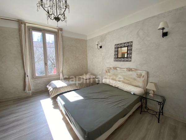 Domaine de Caractère d'environ 420 m2 avec possibilité d’activité de chambres d’hôtes et de gîtes ou potentiel familial !